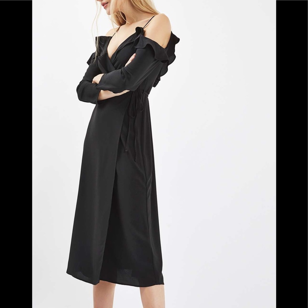 ‼️SALE‼️Topshop Ruffle Cold Shoulder Shift Dress‼️